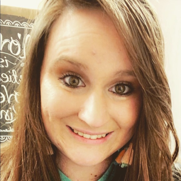 Meet your Posher, Hailey - Picture 1 of 1